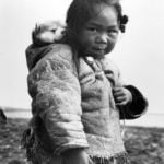 Девочка эскимос со своим щенком хаски. 1949